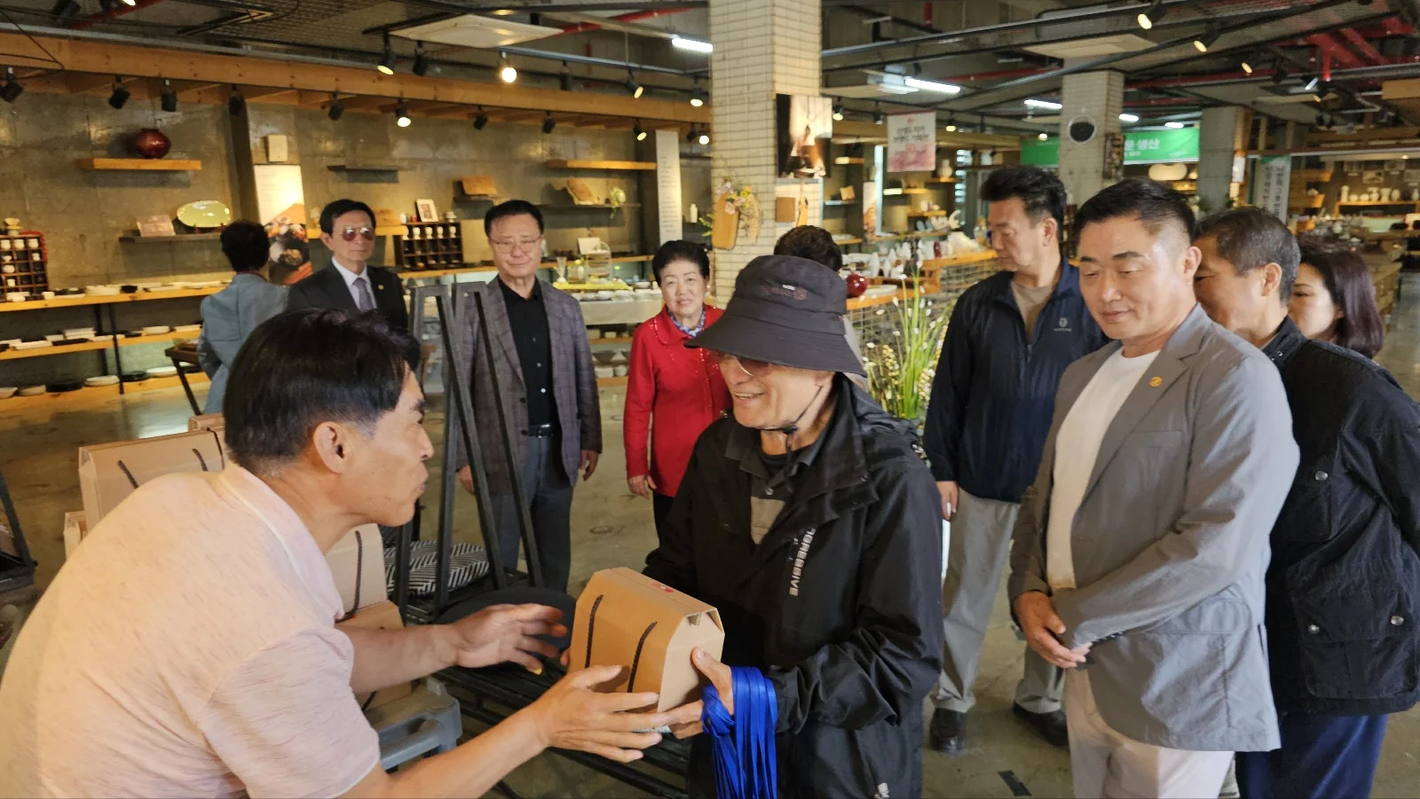 (주)에프앤에스식품 · 본부 자료